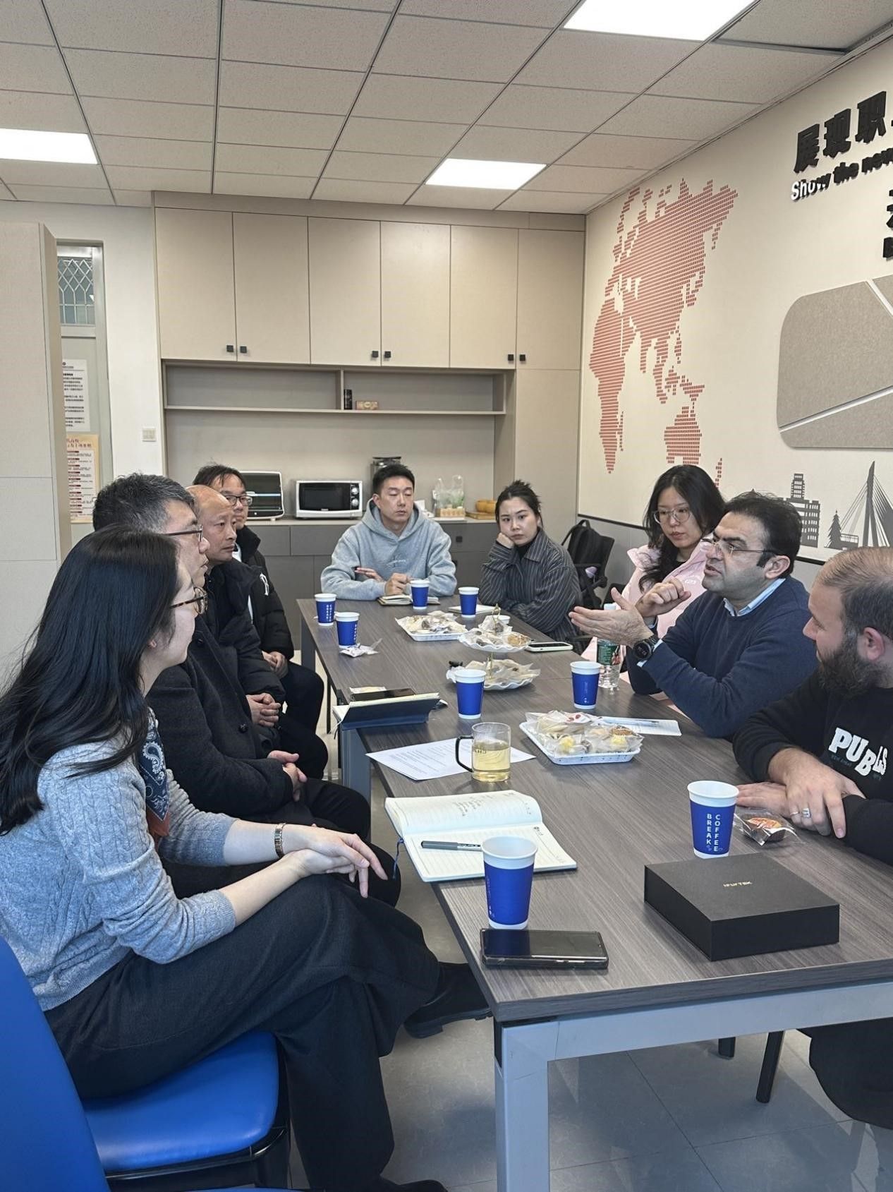 《大学物理》中外教师座谈会成功举办