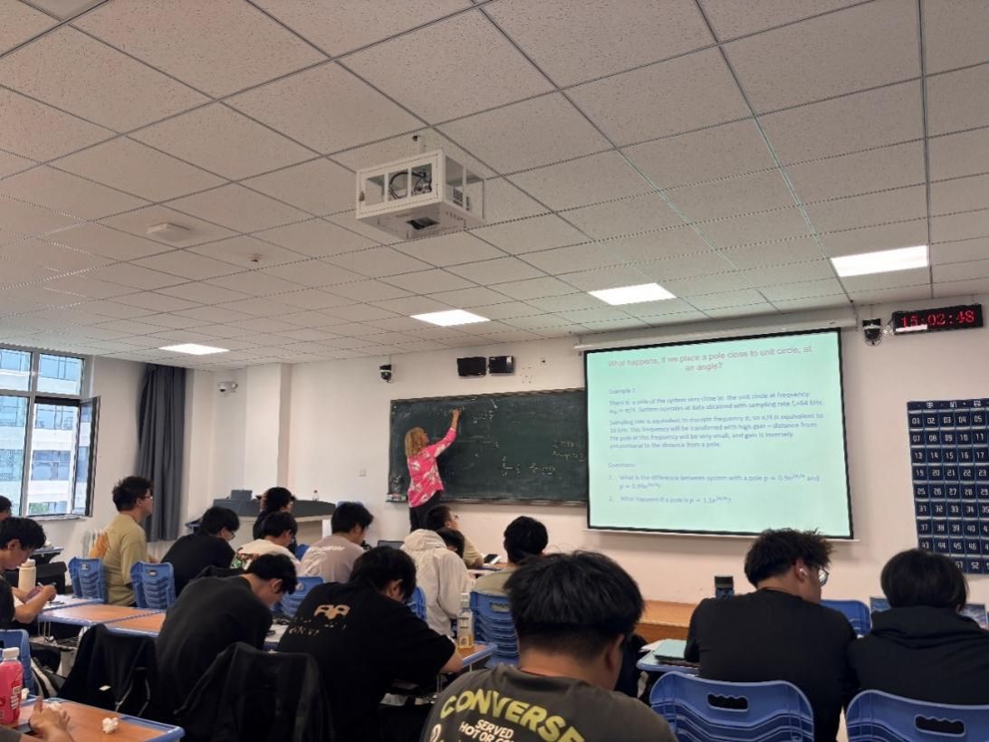 《模拟与数字信号处理》中外教学示范团队