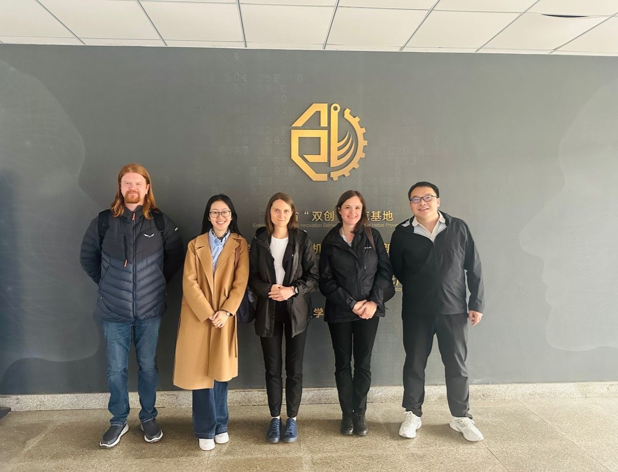 波兰西里西亚技术大学教师到并联机器人与机电系统实验室参观